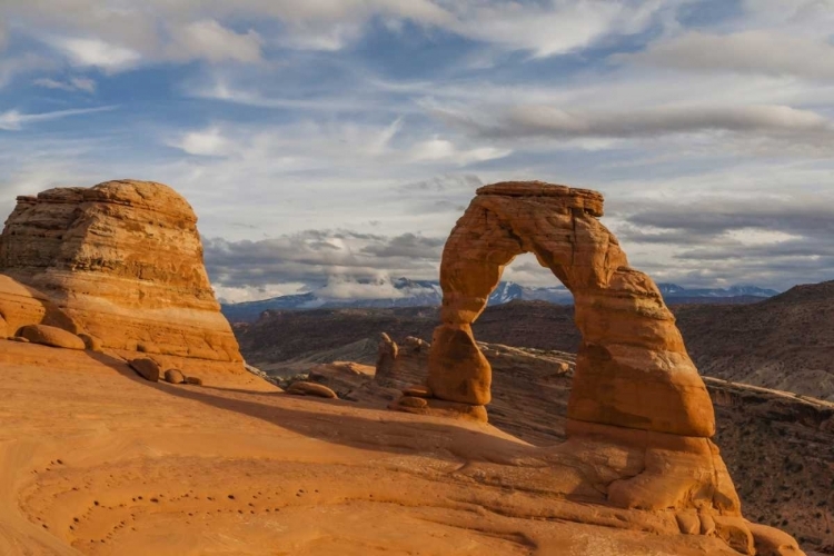 Picture of USA, UTAH, ARCHES NP DELICATE ARCH AT SUNSET