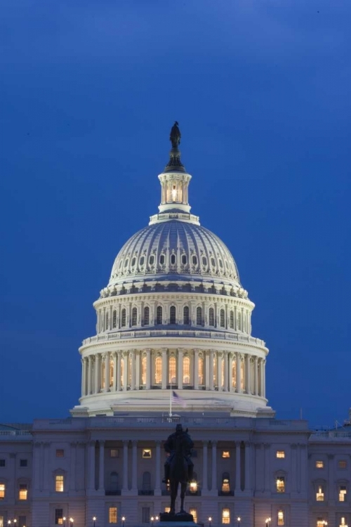 Picture of WASHINGTON DC, THE CAPITOL BUILDING AT NIGHT