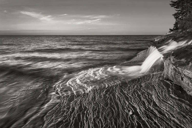 Picture of PICTURED ROCKS MICHIGAN II BW