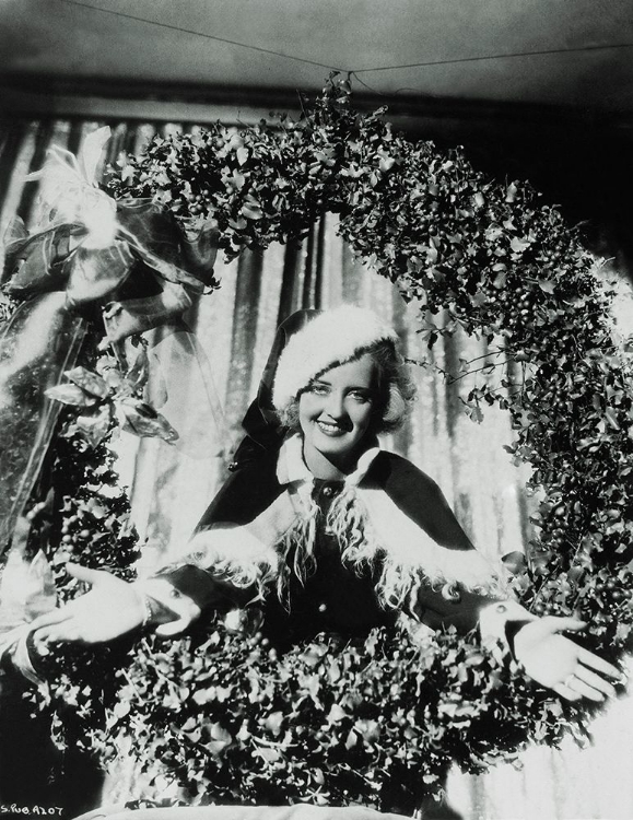 Picture of BETTE DAVIS CHRISTMAS WREATH