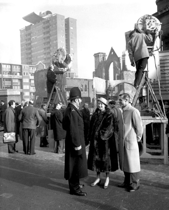 Picture of CARY GRANT AND INGID BERGMAN IN LONDON