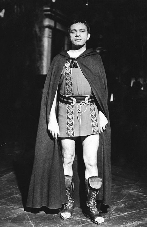 Picture of WARDROBE TEST - CLEOPATRA - RICHARD BURTON