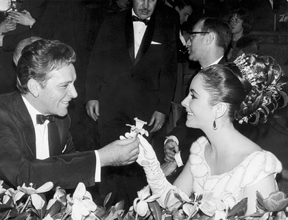 Picture of ELIZABETH TAYLOR AND RICHARD BURTON