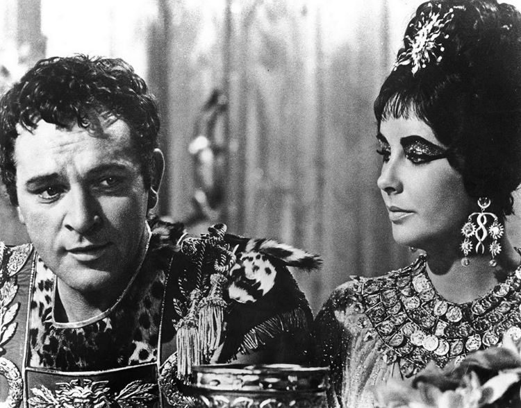 Picture of ELIZABETH TAYLOR AND RICHARD BURTON IN CLEOPATRA