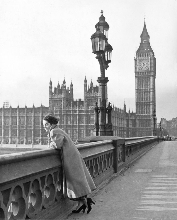 Picture of ELIZABETH TAYLOR IN LONDON