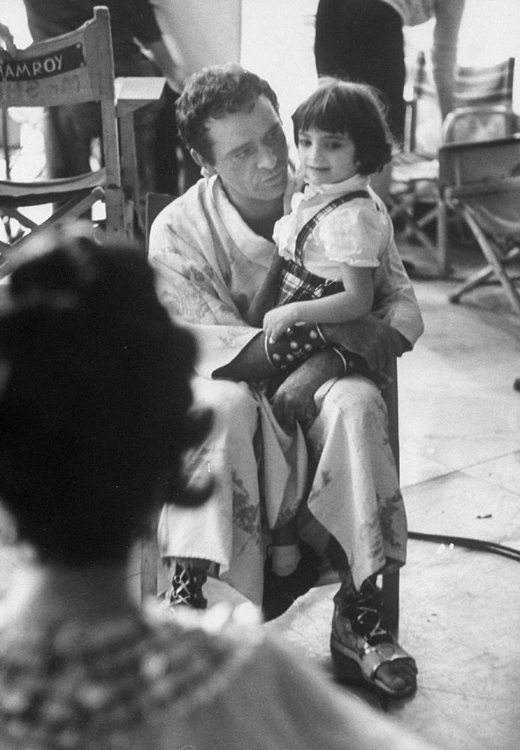 Picture of ELIZABETH TAYLOR AND RICHARD BURTON