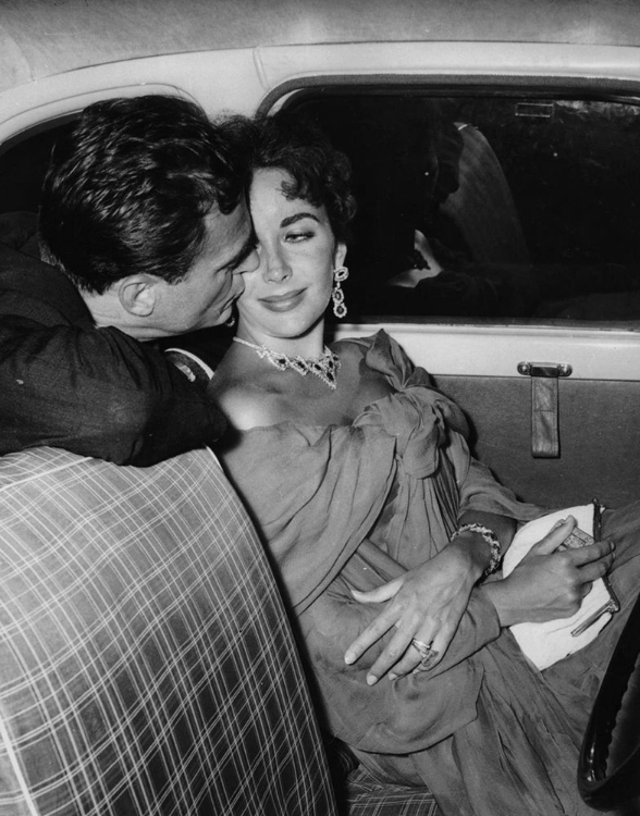 Picture of ELIZABETH TAYLOR AND RICHARD BURTON