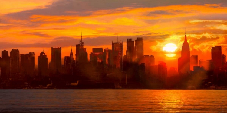 Picture of SUNSET OVER MANHATTAN