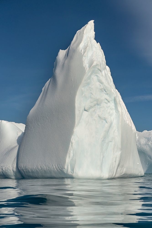 Picture of ANTARCTICA-SOUTH GEORGIA ISLAND-STROMNESS BAY ICEBERG REFLECTS IN OCEAN 