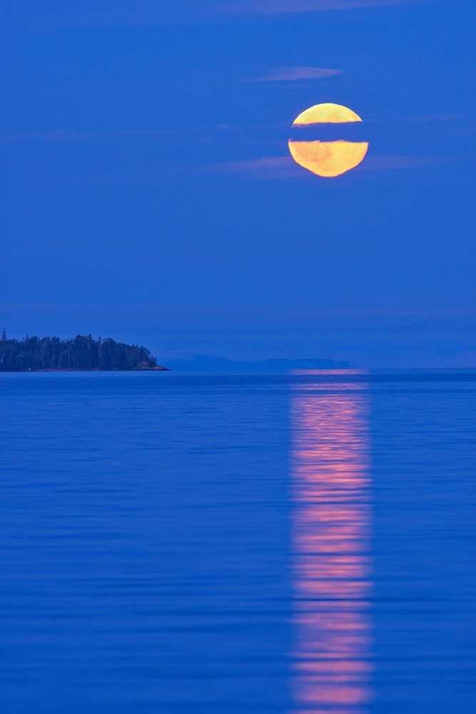 Somerset House Images. CANADAONTARIOROSSPORT FULL MOON RISING OVER