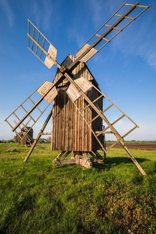 Picture of SWEDEN-OLAND ISLAND-LERKAKA-ANTIQUE WOODEN WINDMILLS