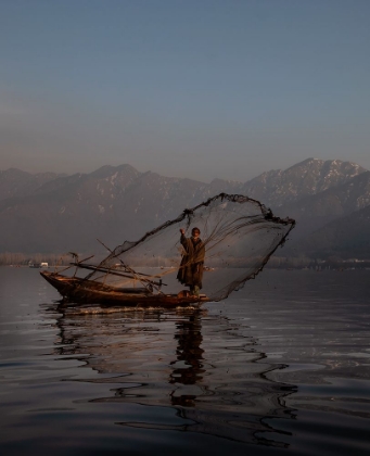 Picture of FISHING AT DAL LAKE -2