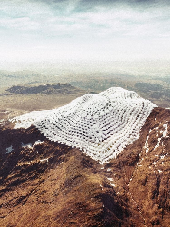 Picture of DOILY PEAKS - SNOW CROCHET