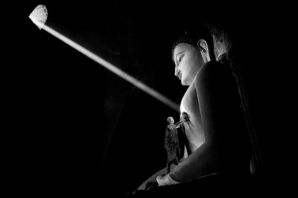 Picture of CLEANING THE BUDDHA