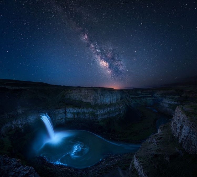 Picture of PALOUSE WATERFALL AND THE MILKY WAY