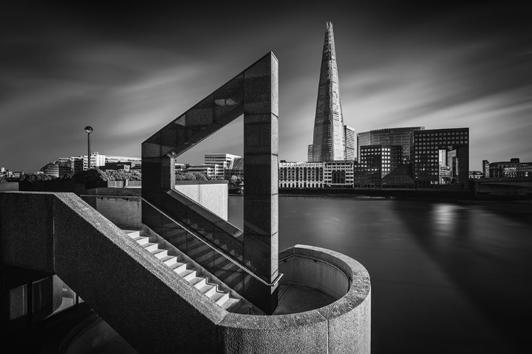 Picture of THE SHARD IN GEOMETRY