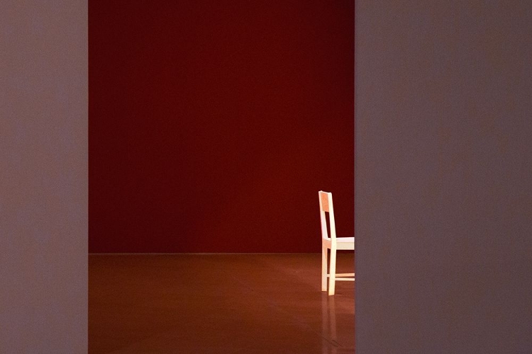 Picture of THE WHITE CHAIR