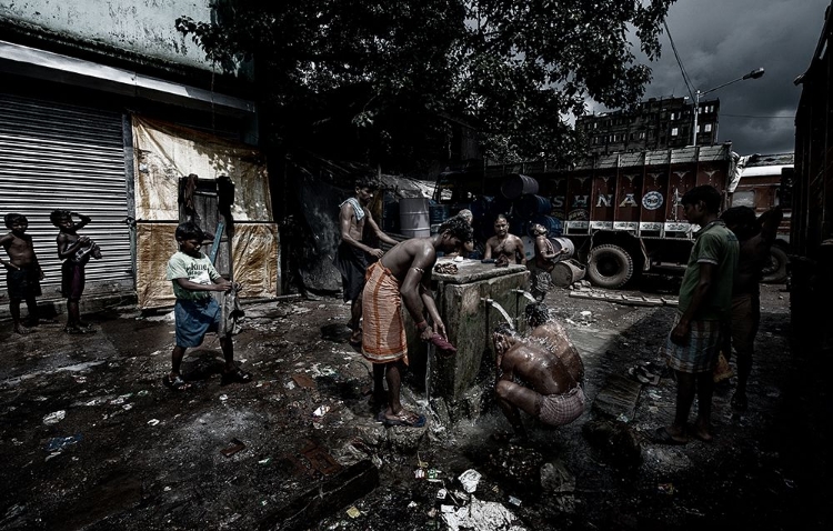 Picture of HAVING A SHOWER IN THE STREET - COLCATTA - INDIA