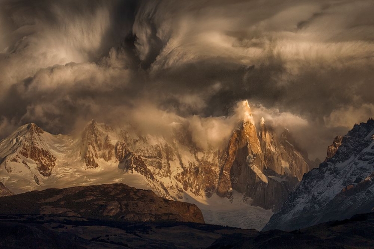 Picture of BEFORE THE STORM COVERS THE MOUNTAINS SPIKES