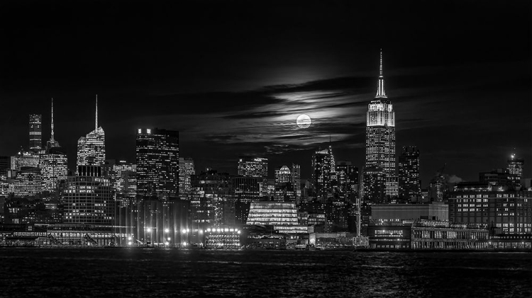 Picture of MANHATTAN AT NIGHT