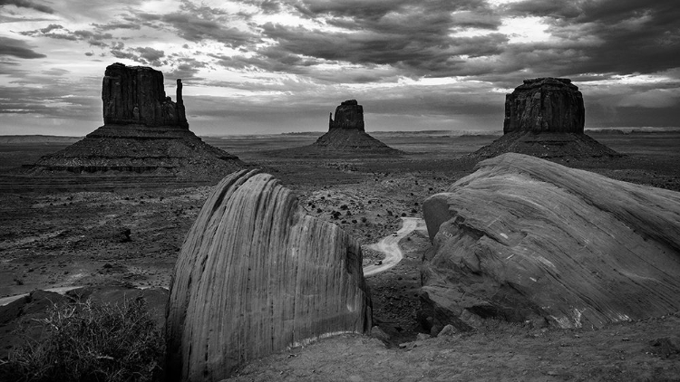 Picture of MONUMENT VALLEY