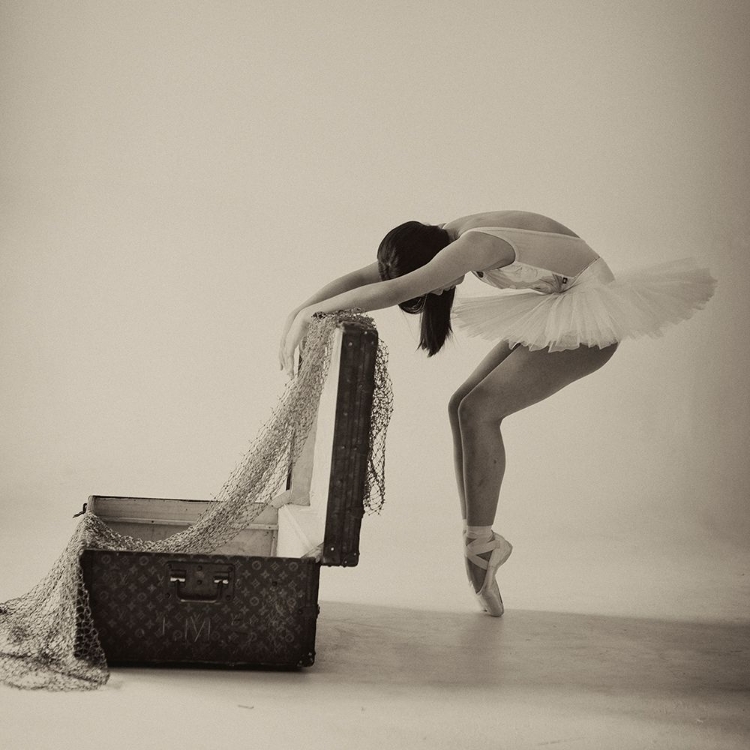 Picture of DANCER A BOX-4