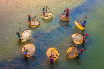 Picture of FISHERWOMEN AT WORK