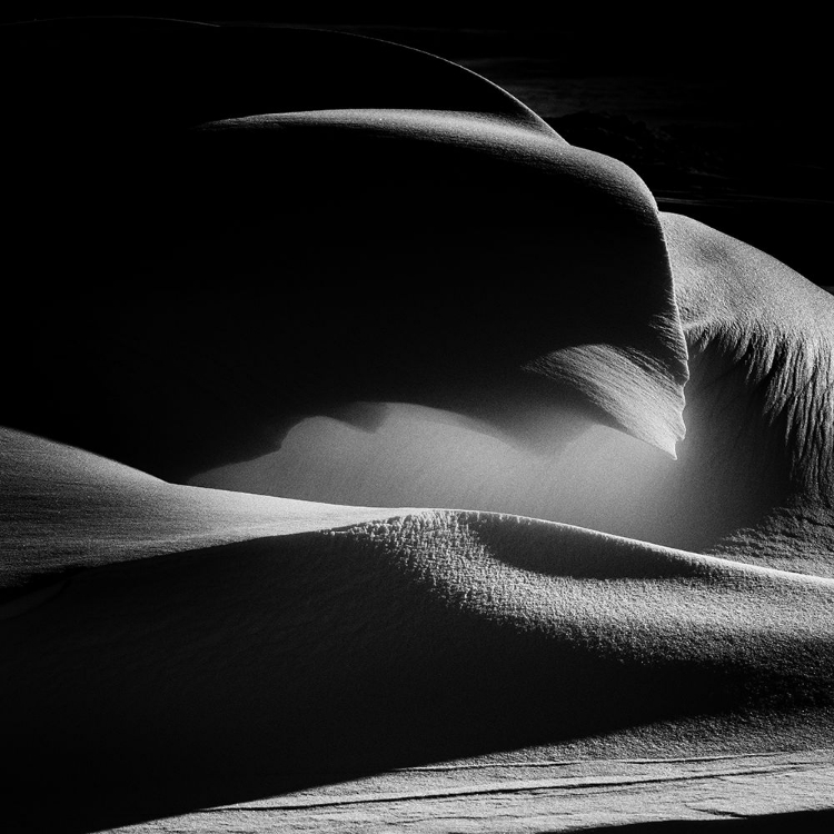 Picture of SNOW SCULPTURE WITH THE WIND