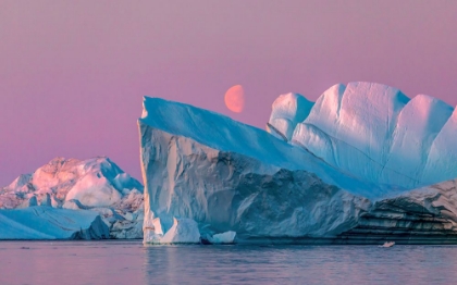 Picture of THE MIDNIGHT MOON IN ILULISSAT ICEFJORD