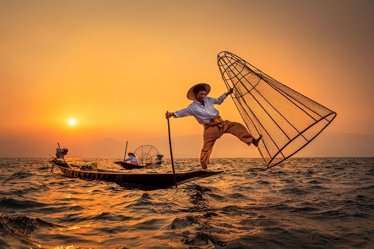 Picture of THE TRADITIONAL FISHERMEN OF INLE LAKE