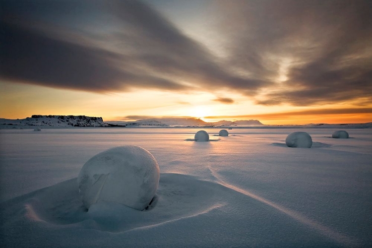 Picture of SNOW BALES