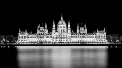 Picture of BUDAPESTS NOCTURNAL MAJESTY