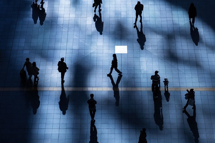 Picture of PEOPLE AT TRAIN STATION