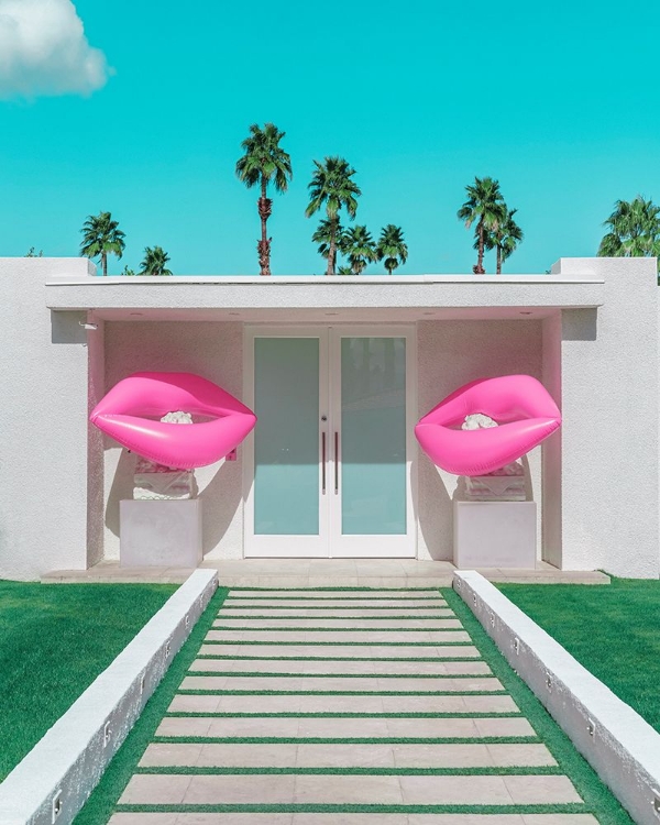 Picture of MID-CENTURY MODERN HOUSE WITH PINK LIPS