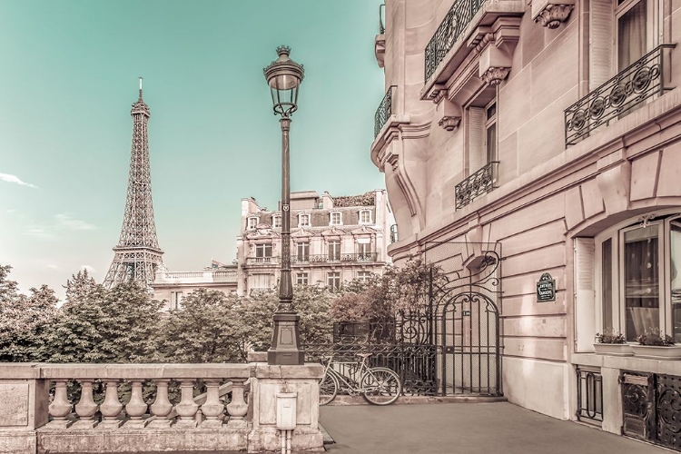 Picture of PARISIAN CHARM | URBAN VINTAGE STYLE