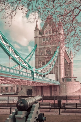 Picture of LONDON TOWER BRIDGE IN DETAIL | URBAN VINTAGE STYLE