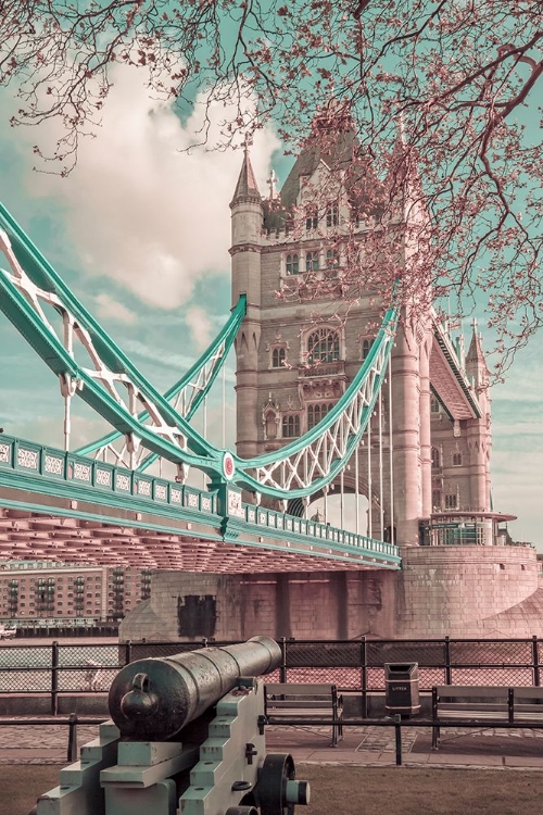 Picture of LONDON TOWER BRIDGE IN DETAIL | URBAN VINTAGE STYLE