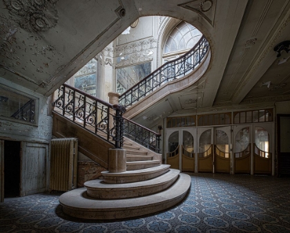 Picture of THE OLD STAIRCASE