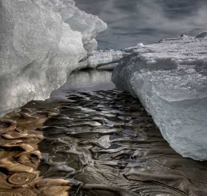 Picture of FACING THE FROZEN NORTH ATLANTIC ...