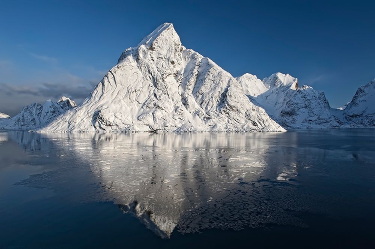 Picture of THE WHITE MOUNTAIN IN THE BLU