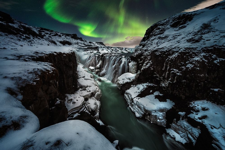 Picture of FULL MOON IN GULLFOSS