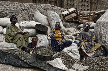 Picture of SELLING IN THE MARKET (DJENNAC - MALI)