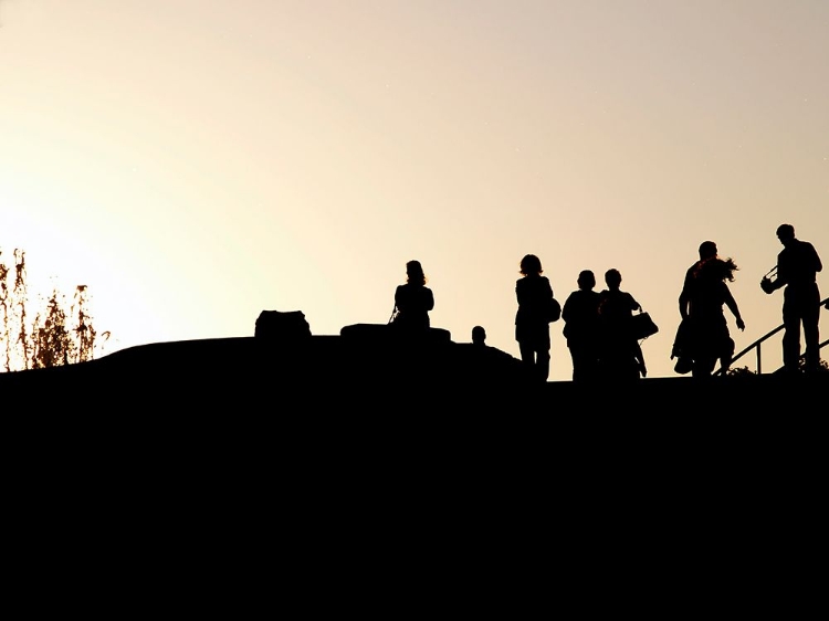 Picture of FOUNTAIN AND SILHOUETTES OF PEOPLE 1