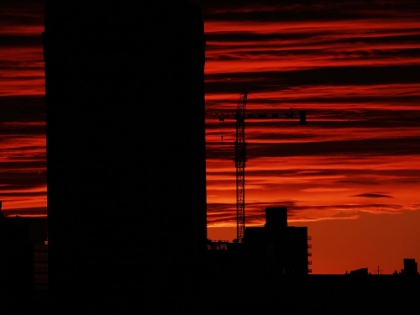 Picture of RED SUNSET (DUSK OVER HULL)